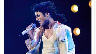 そっくり！マイケル・ジャクソン伝記映画のカット公開　主演は甥っ子