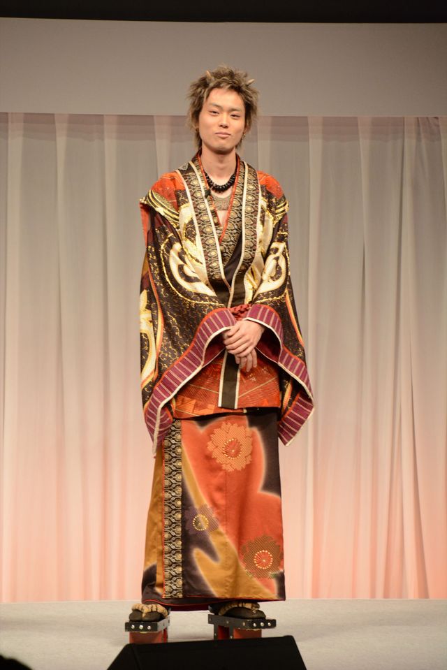 松田翔太、桐谷健太、菅田将暉が豪快に豆まき！「桃ちゃん、浦ちゃん、鬼ちゃんと豆まきNIGHT」ギャラリー（3枚目）