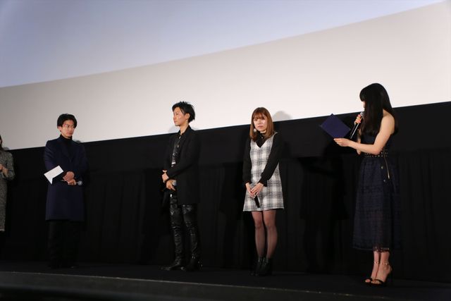 佐藤健＆土屋太鳳がカップルを祝福！（8枚目）