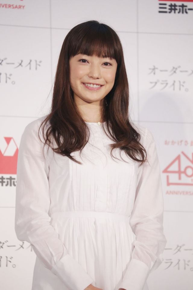 白のワンピース姿で笑顔はじける菅野美穂!三井ホームの新CM発表会フォトギャラリー（8枚目）