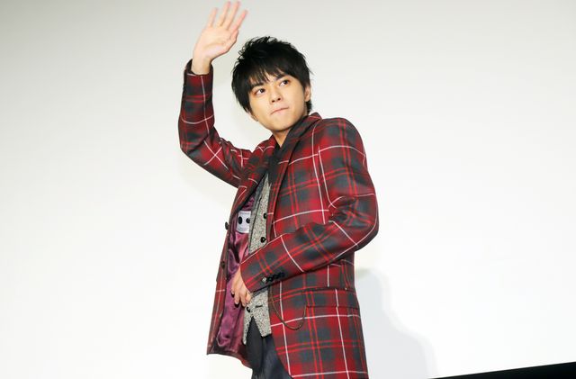 佐藤勝利、手を振る姿もカッコいい！映画『ブラック校則』公開記念舞台あいさつ（3枚目）