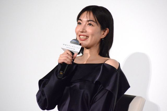 松村北斗、森七菜、宮崎あおいらモノトーンの装いで登壇！『秒速5センチメートル』初日舞台挨拶（10枚目）