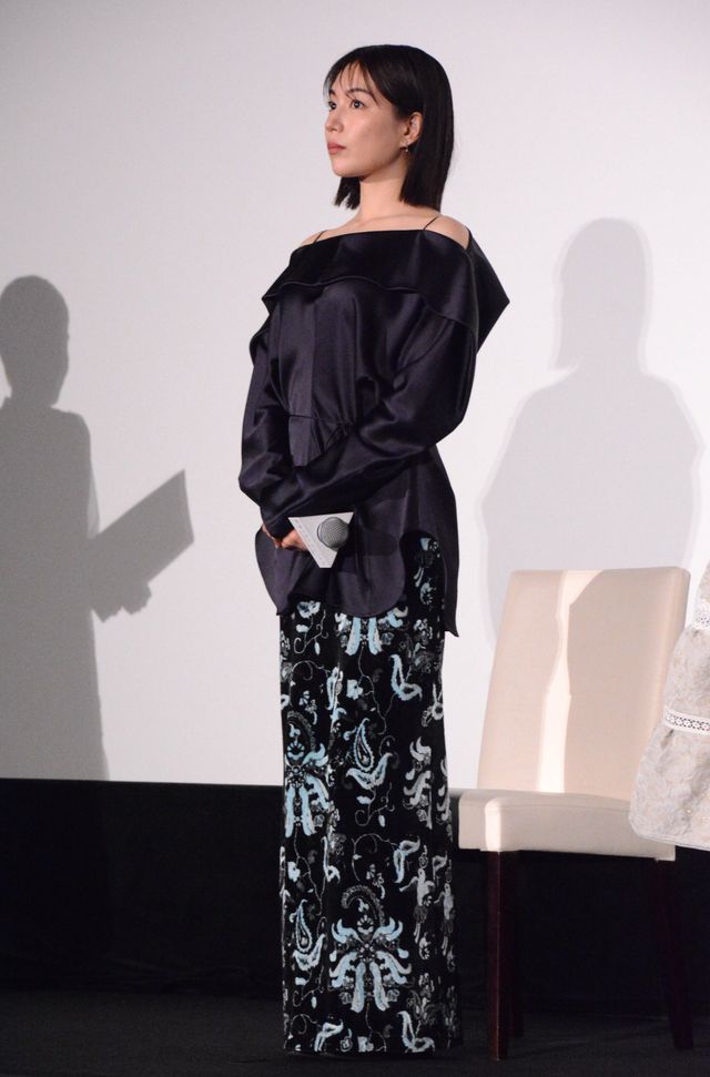 松村北斗、森七菜、宮崎あおいらモノトーンの装いで登壇！『秒速5センチメートル』初日舞台挨拶（14枚目）