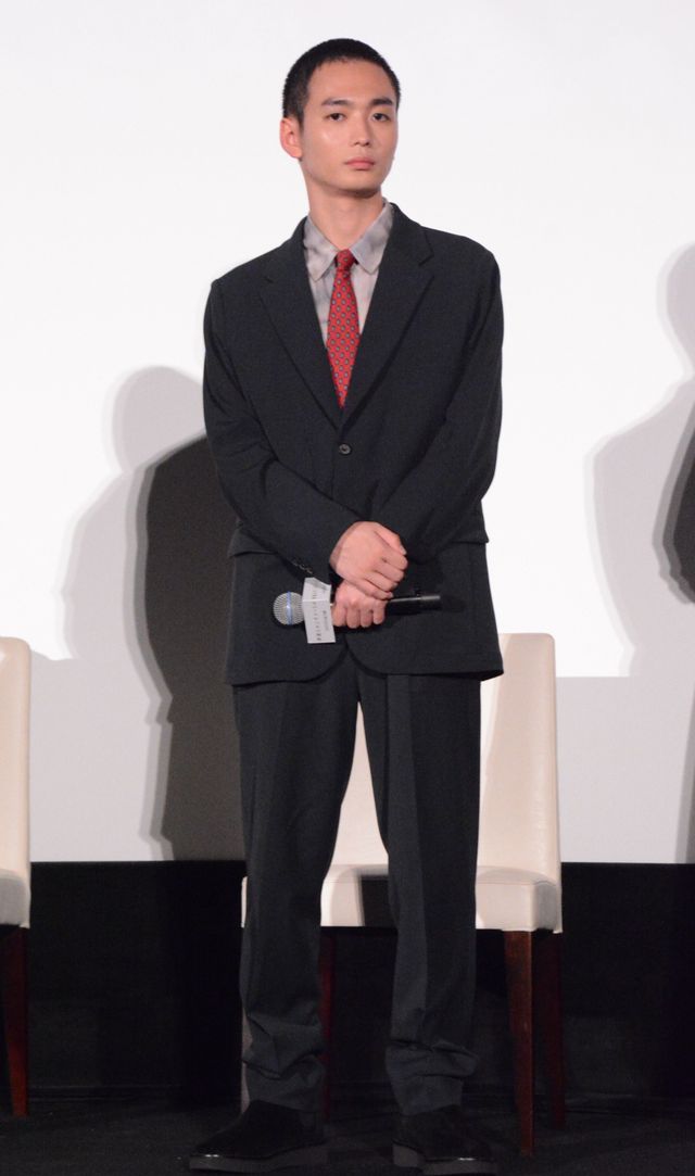 松村北斗、森七菜、宮崎あおいらモノトーンの装いで登壇！『秒速5センチメートル』初日舞台挨拶（16枚目）