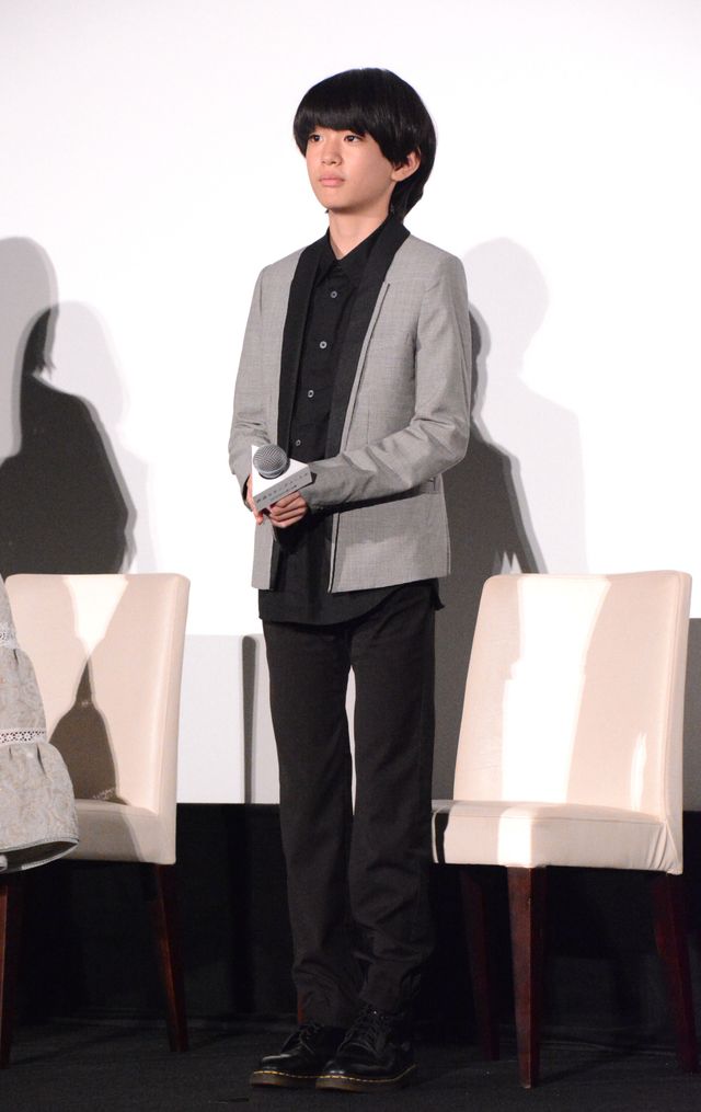 松村北斗、森七菜、宮崎あおいらモノトーンの装いで登壇！『秒速5センチメートル』初日舞台挨拶（18枚目）