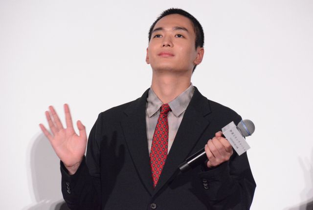 松村北斗、森七菜、宮崎あおいらモノトーンの装いで登壇！『秒速5センチメートル』初日舞台挨拶（19枚目）