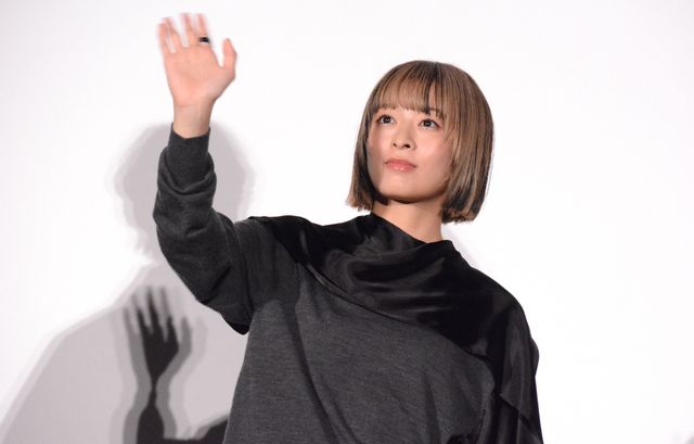 松村北斗、森七菜、宮崎あおいらモノトーンの装いで登壇！『秒速5センチメートル』初日舞台挨拶（20枚目）