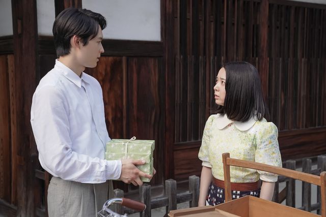 稔が和菓子を買いに…「カムカムエヴリバディ」第3回の場面写真（5枚目）