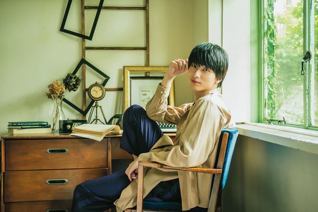 秋っぽい雰囲気の横浜流星！アーティスト写真＆「今日もいい天気feat. Rover (ベリーグッドマン) / 未完成」ジャケット写真：フォトギャラリー