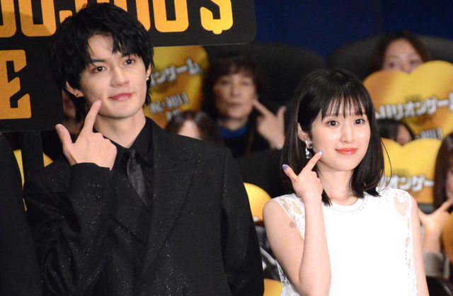 今田美桜、背中見せドレスで魅了！福本莉子と美の競演『劇場版　トリリオンゲーム』初日舞台あいさつ（4枚目）