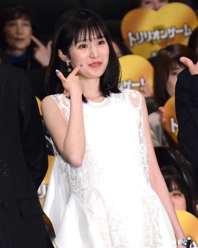 今田美桜、背中見せドレスで魅了！福本莉子と美の競演『劇場版　トリリオンゲーム』初日舞台あいさつ（5枚目）