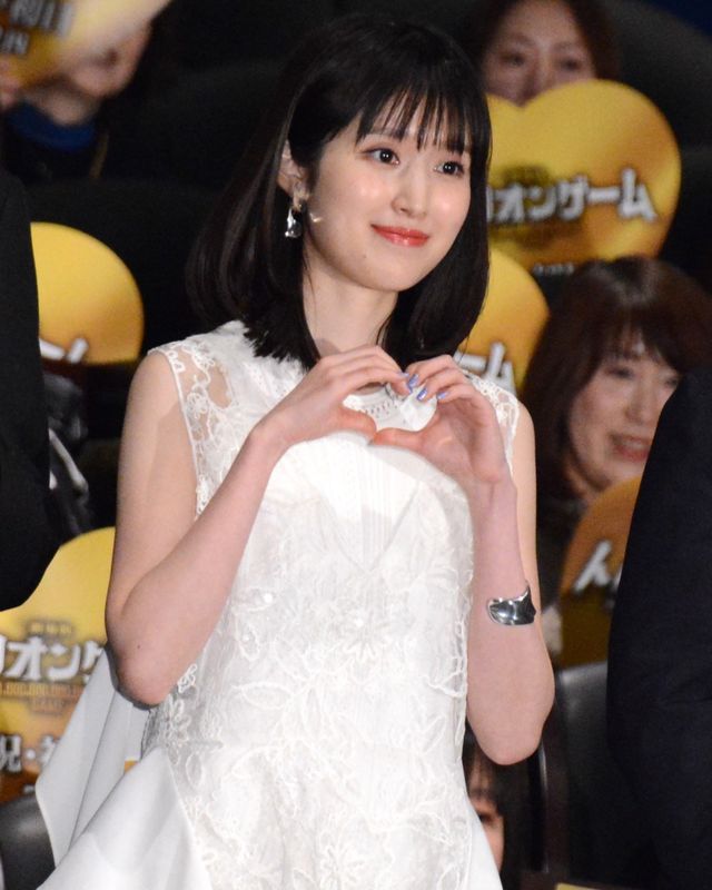 今田美桜、背中見せドレスで魅了！福本莉子と美の競演『劇場版　トリリオンゲーム』初日舞台あいさつ（6枚目）