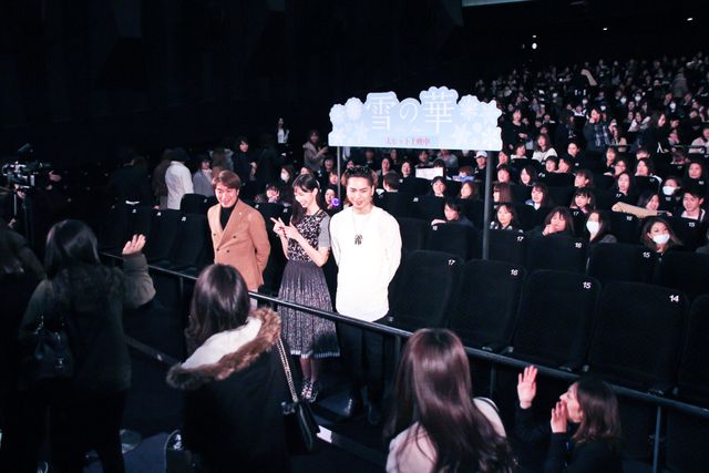 登坂広臣＆中条あやみ、ファンを笑顔でお見送り！『雪の華』大ヒット御礼イベント（14枚目）