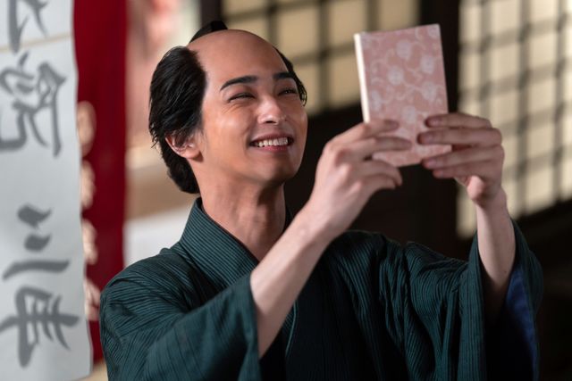 「べらぼう」男装の小芝風花が美しすぎる！第2回場面写真（12枚目）