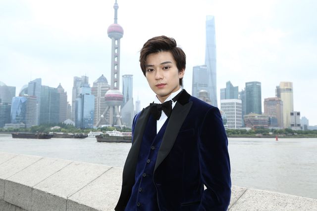 新田真剣佑、きらびやかなスーツ姿で国際映画祭デビュー！（9枚目）