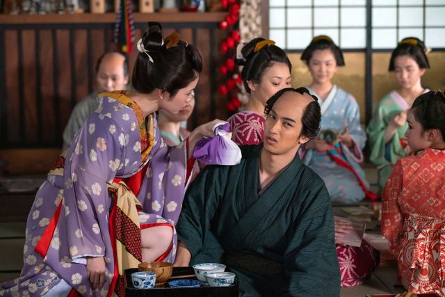 やがて“伝説”の花魁に！蔦重の幼なじみ・花の井（小芝風花） 「べらぼう～蔦重栄華乃夢噺～」第1回「ありがた山の寒がらす」（5枚目）