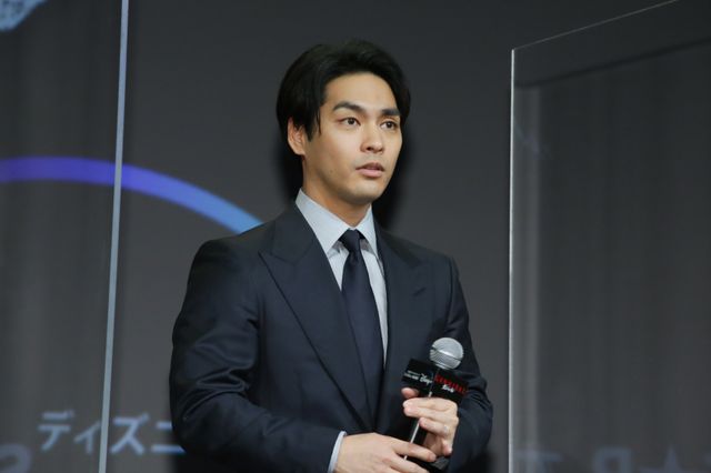 「ガンニバル」柳楽優弥＆笠松将＆高杉真宙、アクリル板越しに指を触れ合う（7枚目）