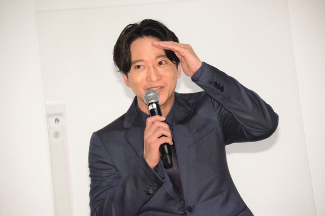 水川あさみ、色鮮やかなドレスで登場！浅香航大、寄川歌太らと『滑走路』初日舞台あいさつ（4枚目）