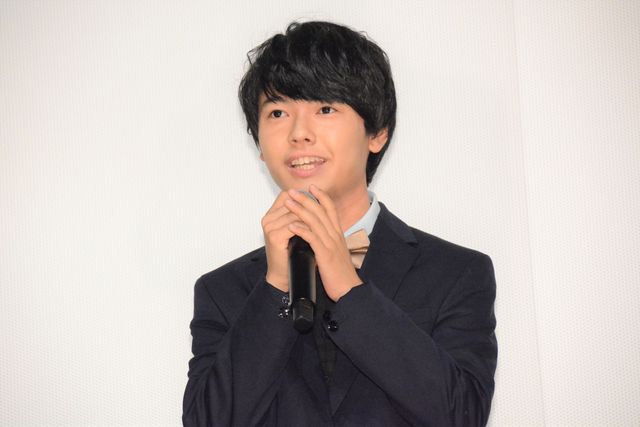 水川あさみ、色鮮やかなドレスで登場！浅香航大、寄川歌太らと『滑走路』初日舞台あいさつ（5枚目）