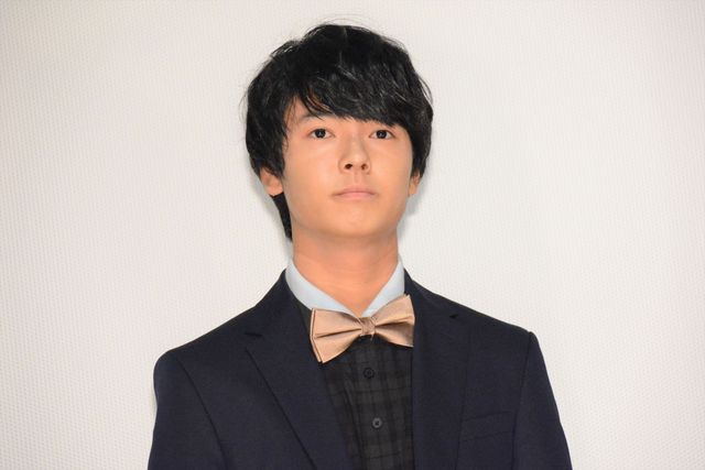 水川あさみ、色鮮やかなドレスで登場！浅香航大、寄川歌太らと『滑走路』初日舞台あいさつ（11枚目）