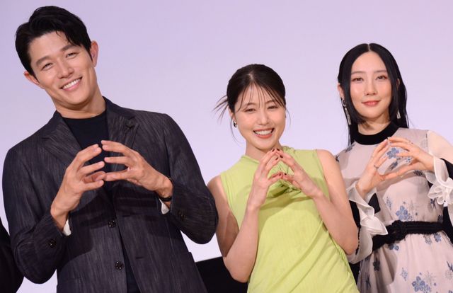 有村架純、圧巻の透明感！『花まんま』初日舞台あいさつ（2枚目）