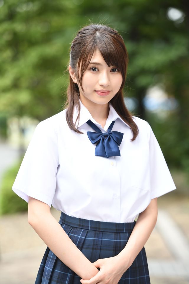 “日本一かわいい女子高生りこぴん”とフォロワー数10万人超えの“りーめろ先輩”：フォトギャラリー｜シネマトゥデイ 