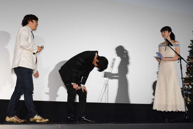 福士蒼汰、小松菜奈のムチャぶりに応戦！　“頭ポンポン”“変ポーズ”…“平泉成ものまね”でフィニッシュ！　画像ギャラリー（6枚目）