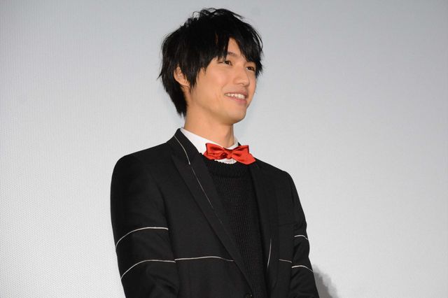 福士蒼汰、小松菜奈のムチャぶりに応戦！　“頭ポンポン”“変ポーズ”…“平泉成ものまね”でフィニッシュ！　画像ギャラリー（11枚目）