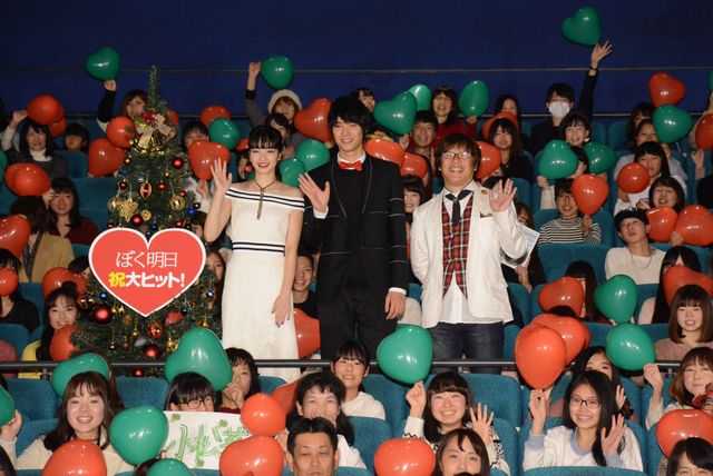 福士蒼汰、小松菜奈のムチャぶりに応戦！　“頭ポンポン”“変ポーズ”…“平泉成ものまね”でフィニッシュ！　画像ギャラリー（20枚目）