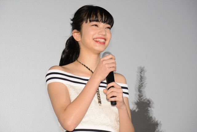 福士蒼汰、小松菜奈のムチャぶりに応戦！　“頭ポンポン”“変ポーズ”…“平泉成ものまね”でフィニッシュ！　画像ギャラリー（23枚目）