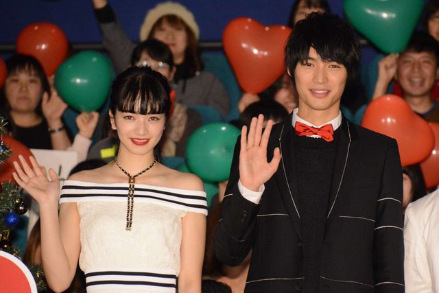 福士蒼汰、小松菜奈のムチャぶりに応戦！　“頭ポンポン”“変ポーズ”…“平泉成ものまね”でフィニッシュ！　画像ギャラリー（24枚目）