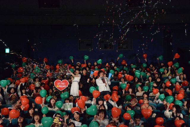 福士蒼汰、小松菜奈のムチャぶりに応戦！　“頭ポンポン”“変ポーズ”…“平泉成ものまね”でフィニッシュ！　画像ギャラリー（26枚目）