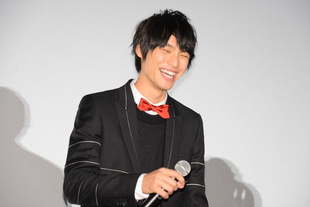 福士蒼汰、小松菜奈のムチャぶりに応戦！　“頭ポンポン”“変ポーズ”…“平泉成ものまね”でフィニッシュ！　画像ギャラリー（29枚目）