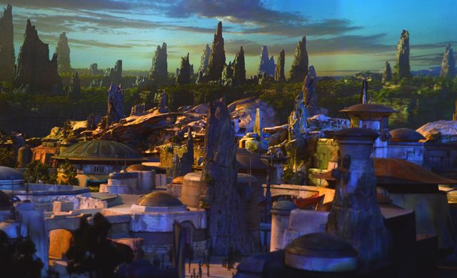 ディズニー「スター・ウォーズ：ギャラクシーズ・エッジ」D23展示モデル（2枚目）