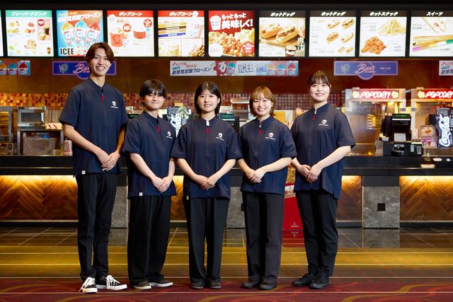 TOHOシネマズの新スタッフユニフォーム：フォトギャラリー