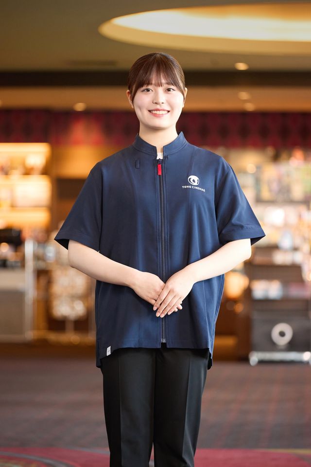 TOHOシネマズの新スタッフユニフォーム（2枚目）