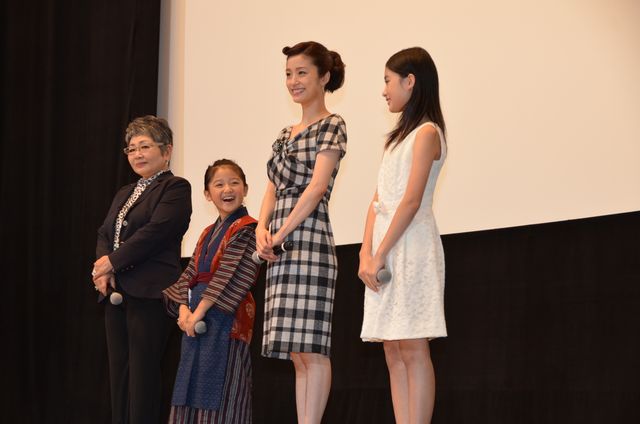 上戸彩、自身の母親に重ねた…映画『おしん』初日舞台あいさつフォトギャラリー：フォトギャラリー