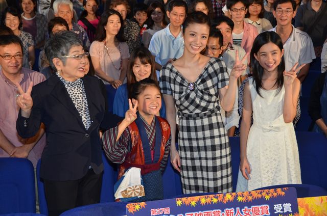上戸彩、自身の母親に重ねた…映画『おしん』初日舞台あいさつフォトギャラリー（15枚目）