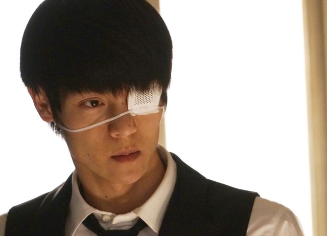 目が！喰種姿の窪田正孝！『東京喰種』場面写真＆キャラクター写真（11枚目）