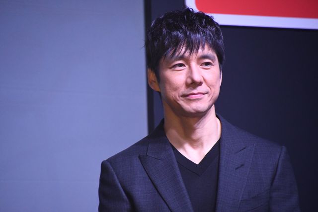 西島秀俊、変身！「NARIKIRI WORLD」オープニングセレモニー：フォトギャラリー