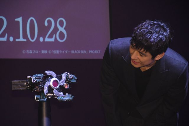 西島秀俊、変身！「NARIKIRI WORLD」オープニングセレモニー（4枚目）