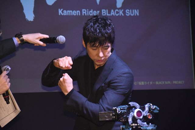 西島秀俊、変身！「NARIKIRI WORLD」オープニングセレモニー（8枚目）