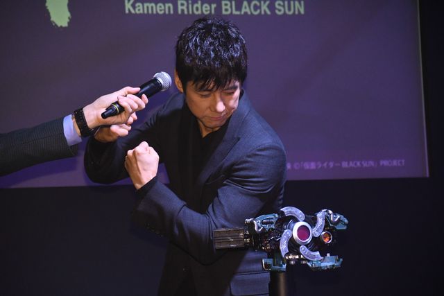 西島秀俊、変身！「NARIKIRI WORLD」オープニングセレモニー（9枚目）