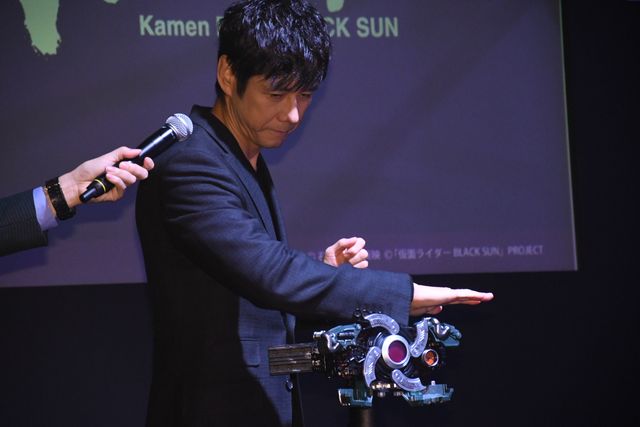 西島秀俊、変身！「NARIKIRI WORLD」オープニングセレモニー（10枚目）