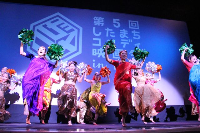 14年ぶり来日のインド主演美人女優を、1000人規模のマサラシステムが大歓迎！：フォトギャラリー