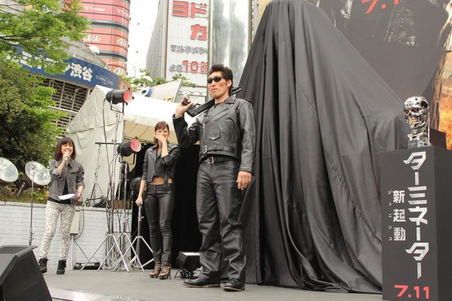 西内まりや、大胆へそ出し衣装を披露！フォトギャラリー（3枚目）