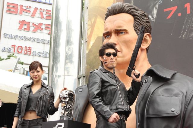 西内まりや、大胆へそ出し衣装を披露！フォトギャラリー（7枚目）