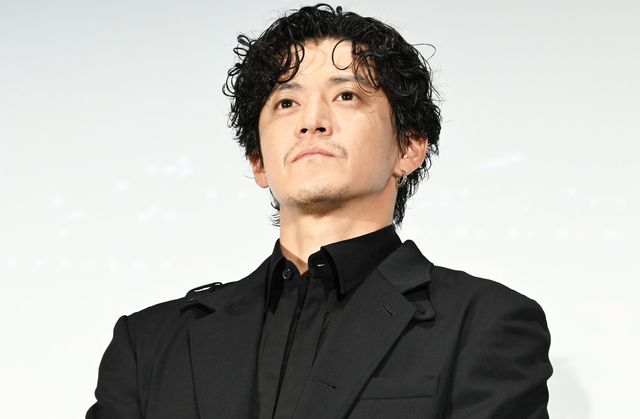 『フロントライン』主演を務めた小栗旬
