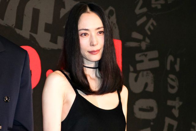 深津絵里、ゴージャスな黒ドレスで魅了！映画『THE オリバーな犬、(Gosh!!)このヤロウ MOVIE』特別上映イベント（18枚目）