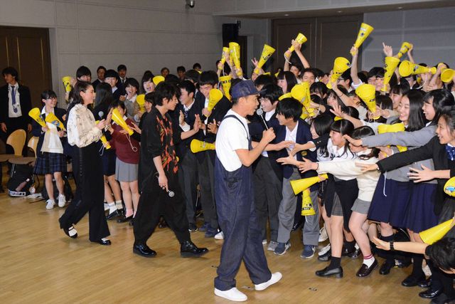 木梨憲武×佐藤健×三吉彩花に高校生興奮！『いぬやしき』高校生限定応援試写会（2枚目）